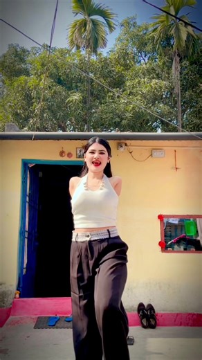 Shake karaan 🖤🦋🤍 #keeploving #armless_girl❤️ #lovetodance❣️💕 #meghu54 #bollywood