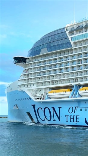 Iconic floating city sailing out of Miami ⚓️🏝️ #iconoftheseas #RoyalCaribbean #cruiseship #miami | The Cruise Vibe