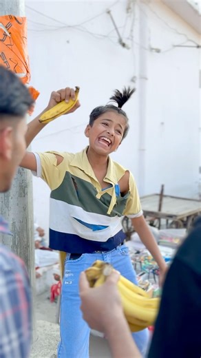 😱Why does the boy pick up only one banana🍌😱 #shorts #motivation #viralshorts #trendingshorts #yts...