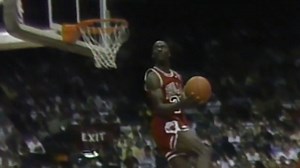 Michael Jordan y cada una de las jugadas con las que se robó el show en el concurso de clavadas. ❤🖤 ¿Recuerdas cuántas veces se coronó campeón de la competencia? 🏆 #NBAAllStar | NBA Mexico