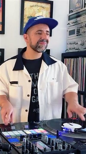 Freestyle cuts on wax ⚫️ 👋🏼 #djshock #scratchdj #scratch #scratching