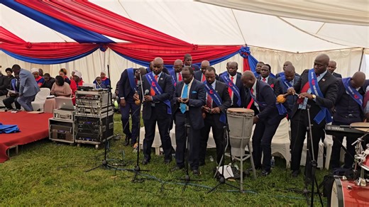 It never old. Or should we say he never gets old dancing for the Lord way way into his senior citizenship years. An absolute example of what to do in the House of the Lord as and when it still allows because as they say in Shona