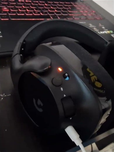 Test la căștile Logitech G533 și mouse-ul HP pe wireless