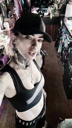 😈🎩🖤💜 The Alicat 😈🎩🖤💜 (@the_alicat)’s videos with Half On a Sack - Three 6 Mafia