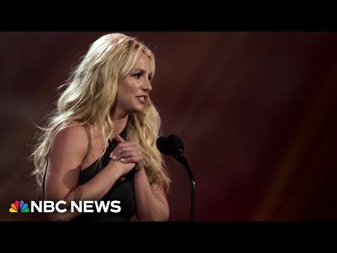 Britney Spears checks herself into treatment facility 