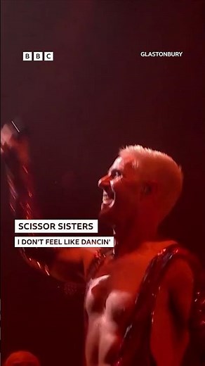 GOTCHA! 🧡 Scissor Sisters got the crowd dancin’ at Woodsies