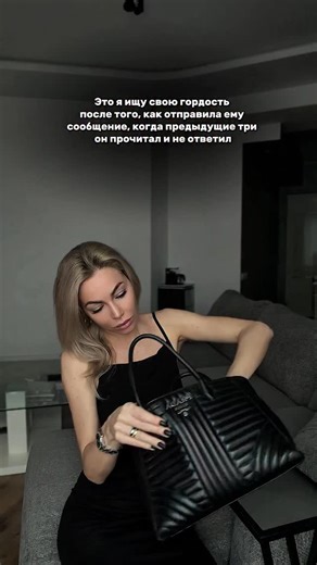 Julia | Psychoanalysis & Psychotherapy | EN / RU on Instagram: "Знаете, какой самый болезненный диалог мы ведем? Тот, который происходит не в мессенджере, а в нашей голове после того, как сообщение ушло, а ответа нет. Вы отправляете четвертое сообщение не ему. Вы ведете переговоры с собственной значимостью. В этот момент активируется древняя нейронная сеть, отвечающая за социальное отвержение. Мозг воспринимает молчание как прямую угрозу, сравнимую с физической болью. Но почему мы продолжаем пис