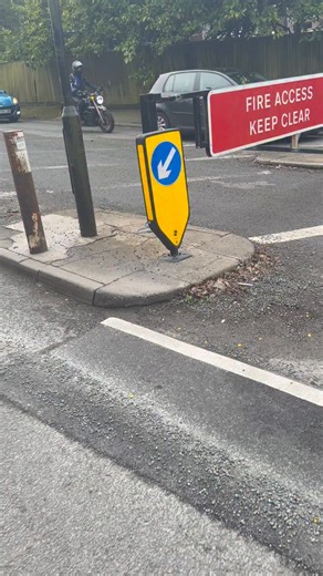 Please follow me and copy my example. Road closed?? What road closure?? Now fire and ambulance service can get through without stopping!! #KingsleyHamilton #Hi3 | Kingsley Hamilton