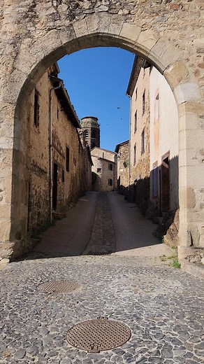 🎨 Biennale d'Aquarelle de Brioude : Journée à Lavaudieu ! 📅 Mercredi 16 juillet, la Biennale d'Aquarelle de Brioude se déroulera également dans l'un des plus beaux villages de France, Lavaudieu. 🖼 Démonstration, stage, expositions, balade dans le village ou encore nocturne, les activités ne manqueront pas ! Plus d'informations sur : https://www.biennale-aquarelle.com 📹📸 Crédits photos/vidéos : @peydiereflorence @tomasz_drozdowicz @cao_arts_ @theo.sauer.watercolor . . . #painting #aquarelle 
