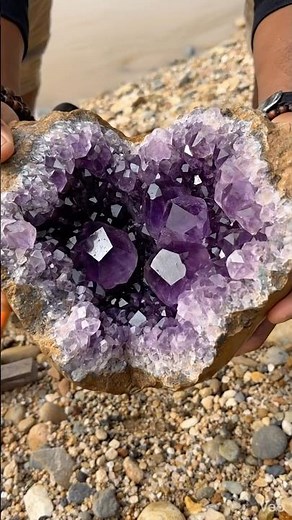 Cracking Open a Stunning Amethyst Geode – Unreal Purple Crystals