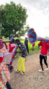 R A R A • 🎭 🇭🇹 | Le Rara, une pratique rituelle des collectivités haïtiennes, est un patrimoine identitaire territorial qui met en lumière l’importance de la potentialité touristique de l’événement en Haïti 🇭🇹 ::: The Rara, a ritual practice in Haitian communities, is a territorial heritage of identity that brings to light the importance of the tourist potential in Haiti 🇭🇹 Video by Laguerre Buchman —- #blackhistory #blackhistorymonth #blackpower #grammys #panafrican #blackexcellence #bla