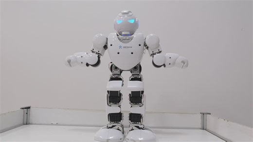 Humanized robot doing dance moves - Free Stock Video
