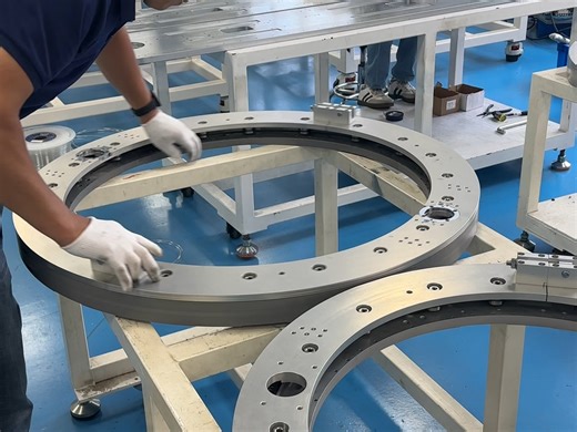 环形导轨循环线，源头厂家非标定制！链条驱动稳如磐石，承重强到超乎想象。高精度运行无噪音，多形态输送适配全场景，自动化效率直接拉满！