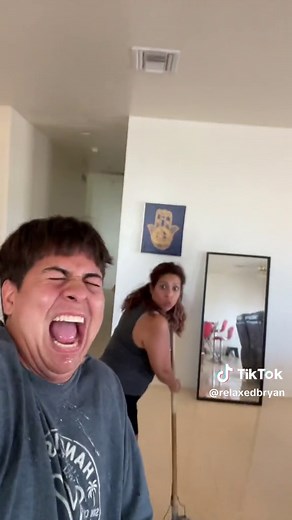 Damn i actually dodged it but she had a sneak attack‼️😡😂😂😂😂IG:@relaxedbryan😎😎#viral#funny#crazy#lol#fyp#foryoupage#omg#fypシ#follow