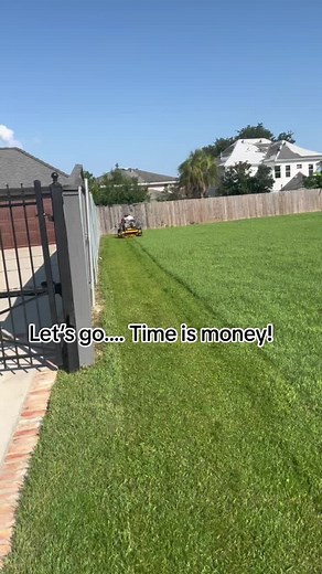 Lets go! Time is money… #e#echousar#reloadstringcontainerl#lawncare#stihlusal#landscapingm#mowingg#grassw#wrightmowersz#zeroturnmowerf#fypl#lawncaretipsl#lawnmaintenencemowers #cutit #worksmarternotharder