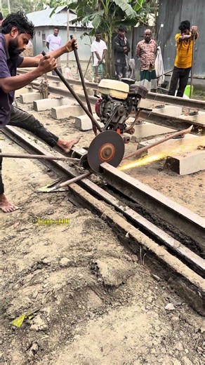 Rail cutter machine, cut the two pieces smoothly. #shorts