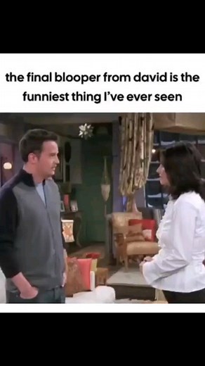 BLOOPERS 🤣🤣🤣🤣 Follow me guys @itsfriendsfeeds . . . #FriendsTVShow #FriendstheSeries #FriendshipGoals #CentralPerk #RachelGreen #RossGeller #MonicaGeller #ChandlerBing #JoeyTribbiani #PhoebeBuffay #90skid #90stvshow #TVShowMemories #sitcomlifepodcast | Chandlerandjoey