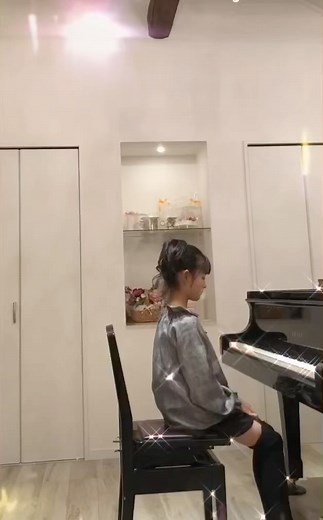 野澤しおり on Instagram: "「二月の勝者」のテーマソング♪ NEWSさんの「未来へ」を練習しました🎶 ※ 音量に注意してください🙇‍♀️ #二月の勝者 #二月の勝者テーマソング #NEWS さん #未来へ #未来へピアノ演奏 #小4ピアノ #野澤しおり"