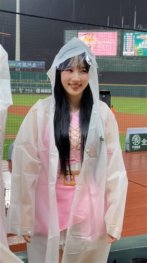 穿上雨衣的可愛Mingo 박민서 #cpbl #中華職棒 #cheerleader #Mingo #朴旻曙 #박민서 #ParkMinSeo #台鋼雄鷹 #치어리더 #台湾チア #fancam #棒球