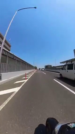 なんでファスナー合流側の出来ないんだろうね