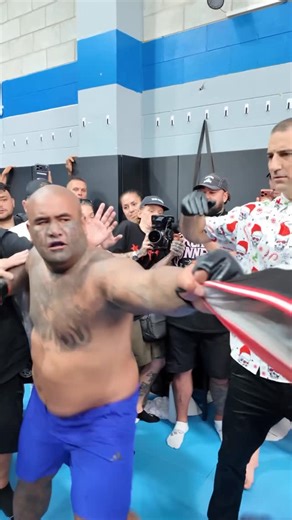 1 Minute Scraps on Instagram: "BOXING DAY SCRAP. $5000 1min Scrap thanks to @autosavepapatoetoe Our winner took this fight with no notice at all, we needed someone to step up. He drove straight to our venue and walked away with the CASH MONEY. 🤑 FEED THE STREETS."