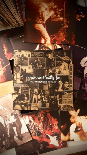 ‎جــٰار کلاب • فروشگاه صفحه گرام‎ on Instagram‎: "⁨ 🎸 آنتولوژی “جیمی هندریکس” باکس‌ست ۸ صفحه‌ای “West Coast Seattle Boy” همراه با کتابچه‌ش تمام اون چیزی که از جیمی هندیکس می‌خوای رو تو خودش داره. . ▫️#JimiHendrix ▫️West Coast Seattle Boy ▫️Deluxe Edition | Box Set | 8 LP + Booklet برای داشتن این باکس‌ست دایرکت بدین 🤍 📷@blvcksqr #صفحهگرام #صفحه_گرام #جیمیهندیکس #jimiHendrix⁩"‎