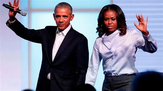 Michelle Obama Spills the Tea on Her Staggering Christmas Card List — and Roasts Barack’s Gift-Giving Skills