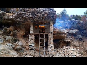 Building an Amazing Shelter in the Heart of the Mountains: A Safe Home with the Simplest Tools!