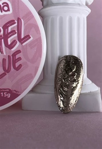 Efecto repujado en uñas: Diseña como una profesional