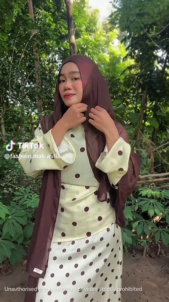 Rok polkadot Butter mix warna mahogani 😍 #mixandmatch #ootdhijab #rok #rokpolkadot #rokpanjang