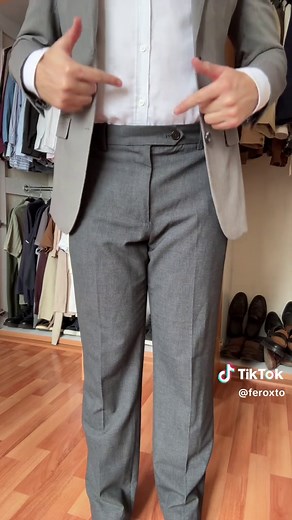 5 PANTALONES COMBINAN con blazer gris y camisa blanca • Azul marino • Negro • Gris oscuro • Verde olivo • Vino • Mezclilla Pero nunca con uno gris porque en ese caso usa un traje #outfitinspo #outfitsimple #fashiontiktok #fashiontips #creatorsearchinsights