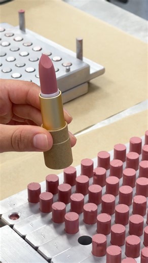 430K views · 2.7K reactions | Comment on fabrique un rouge à lèvres...