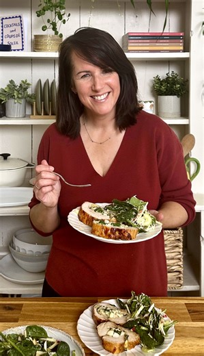 Poitrine de dindon farcie, cuite à la friteuse à air! ⏱️ Une recette élégante, toute simple et super réconfortante, que j’ai créée en collaboration avec Aliments du Québec. Pour gagner du temps, j’ai utilisé la poitrine de dindon à l’érable fumé de Olymel : elle est déjà marinée, prête à cuire! Un produit d’ici pratique, sans gluten et sans agents de conservation. #partenariat Après à peine 25 minutes au air fryer, c’est bien doré à l’extérieur et tendre et juteux à l’intérieur. Pas mal moins lo