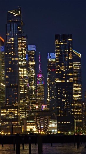 생축! 엠파이어🌕Empire State of Moon #shorts#엠파이어스테이트빌딩 #뉴욕야경 #NYCnight#보름달 #FullMoon#EmpireStateBuilding