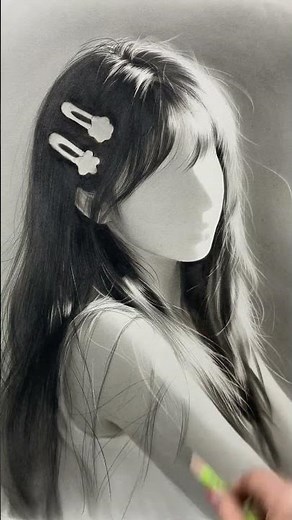 Perfect drawing cannot be without light! #drawing #charcoaldrawing #portraitdrawing #charcoalshading