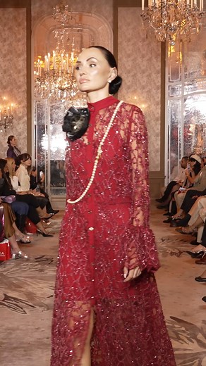 Nuestra colección OI25 desfiló en uno de los escenarios más distinguidos de la moda internacional: el Hotel Athénée en París, un ícono de lujo y tradición en la alta costura. Este logro representa no solo la pasión y la visión de Cuadra, sino también la dedicación de cada detalle que da vida a nuestras piezas. París Fashion Week fue el evento perfecto para mostrar la esencia de nuestros productos | Cuadra