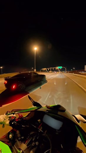 datzx6r on Instagram: "Camaro didn’t hesitate and wanted all the smoke haha! I hope this video finds your algorithm brotha! Great run! 😤🤝 #kawasawki #zx6r #636 #alpinestars #mooremafia"