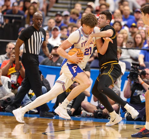 Watch Florida basketball and Iowa get into double-technical scrap in March Madness
