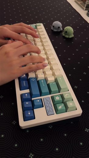 change my custom keyboard’s keycaps with me: tropical island vibes~~ ⟡ keyboard: ikki68 [alumizu] switches: anubis [tactile, lubed 63.5g spring swapped] keycaps: fbb 海岛 island deskmat: gmk wasabi v2 ˖ ˖ ˖ #keeb #switches #mechanicalkeyboard #customkeyboard #keyboard #keyboardasmr #typingasmr #cozy #greenaesthetic #capcut