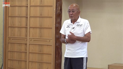 Learn the Art of Samurai Running! [BUDOJAPAN.com] https://vimeo.com/ondemand/nmb2d Change your running using the classical Japanese rational way of walking! The classical super-efficient Japanese walking method "Nanba Walking" has been evolved into "Nanba Running" which is introduced in this video. ★Official website http://budojapan.com/ ★Twitter https://twitter.com/BudoJapan ★Youtube https://www.youtube.com/user/budojapan ★Instagram https://www.instagram.com/budojapan/ #budo #budojapan #japanes
