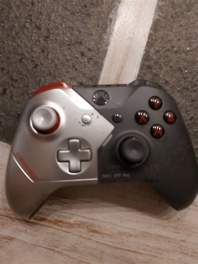 Microsoft Xbox One draadloze controller (V2) - Cyberpunk 2077 Limited Edition Grijs, Zwart - Linksquest - Product reviews - Tweakers