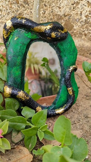 Ribaa Khan on Instagram: "DIY Snake Mirror 🐍 Clay Art Home Decor #diycraft #art #3dpainting #ribaaartwork #diy #craft #clayart #3dart #sculpture #mirror #homedecor #roomdecor #painting"