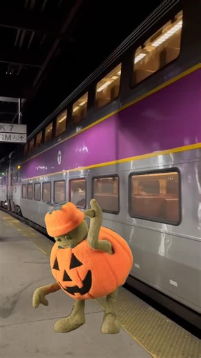 MBTA Commuter Rail | 📆 Fall/Winter Schedule Change - Effective today, Monday, October 27 The schedule change includes minor adjustments for seasonal weather,... | Instagram