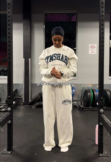 Because stronger grip➡️ stronger lifts. @Gymshark #ad Save 10% with code 'HEBZ' #gripstrength #strengthtraining #womenwholift #gymtok