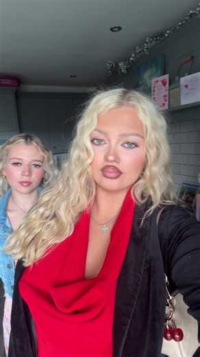 amélie (@amelie.lynsey)’s videos with original sound - Ｓ Ｚ Ｎ 🍁