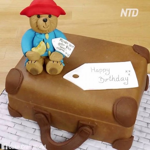 SO Cool... Love the Paddington Bear Suitcase Cake 🐻🎂😍 Credit: Cake Craft World - Official Site(goo.gl/4YHL)(goo.gl/5sAzcR) | Taste Life