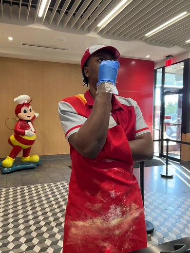 bro really playing Baldurs Gate on the Jollibee POS system 😒 #jollibee