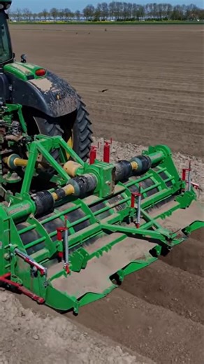 Ridging Potatoes #baselier #johndeere #drone #agriculture #tractor #akkerbouw #potato #aardappels