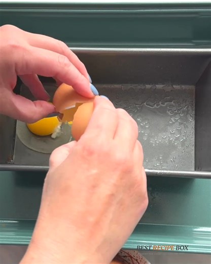 12K views · 54 reactions | This is such a game changer if you love eating hard boiled eggs. This no peel baked hard boiled egg hack was all over tik tok and social media. We wanted to see if making hard boiled eggs in the oven was worth the time and effort. The answer is an absolute “YES!”  click here for recipe ---> https://bestrecipebox.com/no-peel-baked-hard-boiled-eggs/ | Best Recipe Box | Facebook