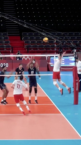 Quick & short by setter #volleyball #volleyballeurope